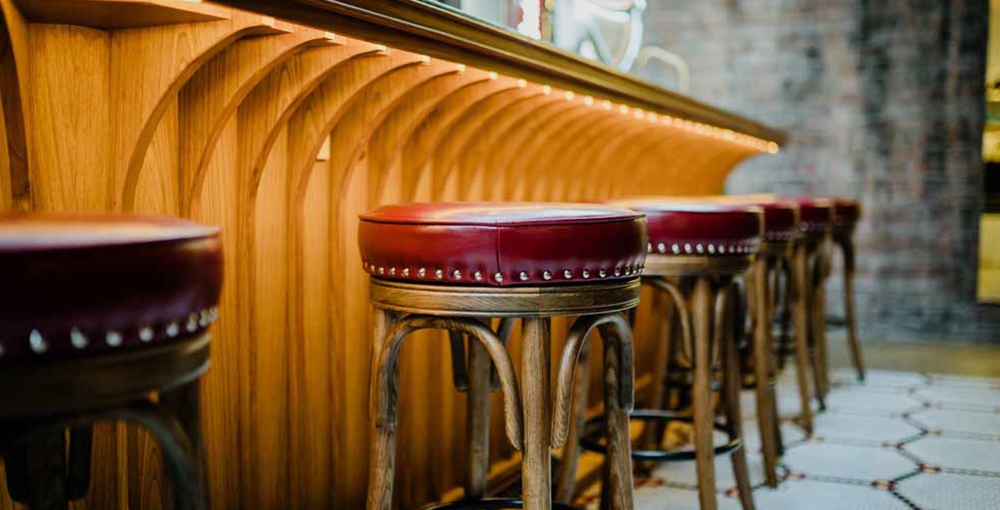choosing the best barstools for your restaurant or bar